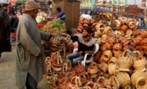 जम्मू-कश्मीर में स्थानीय उद्योगपतियों के लिए अलग नीति की मांग जम्मू-कश्मीर में स्थानीय उद्योगपतियों के लिए अलग नीति की मांग